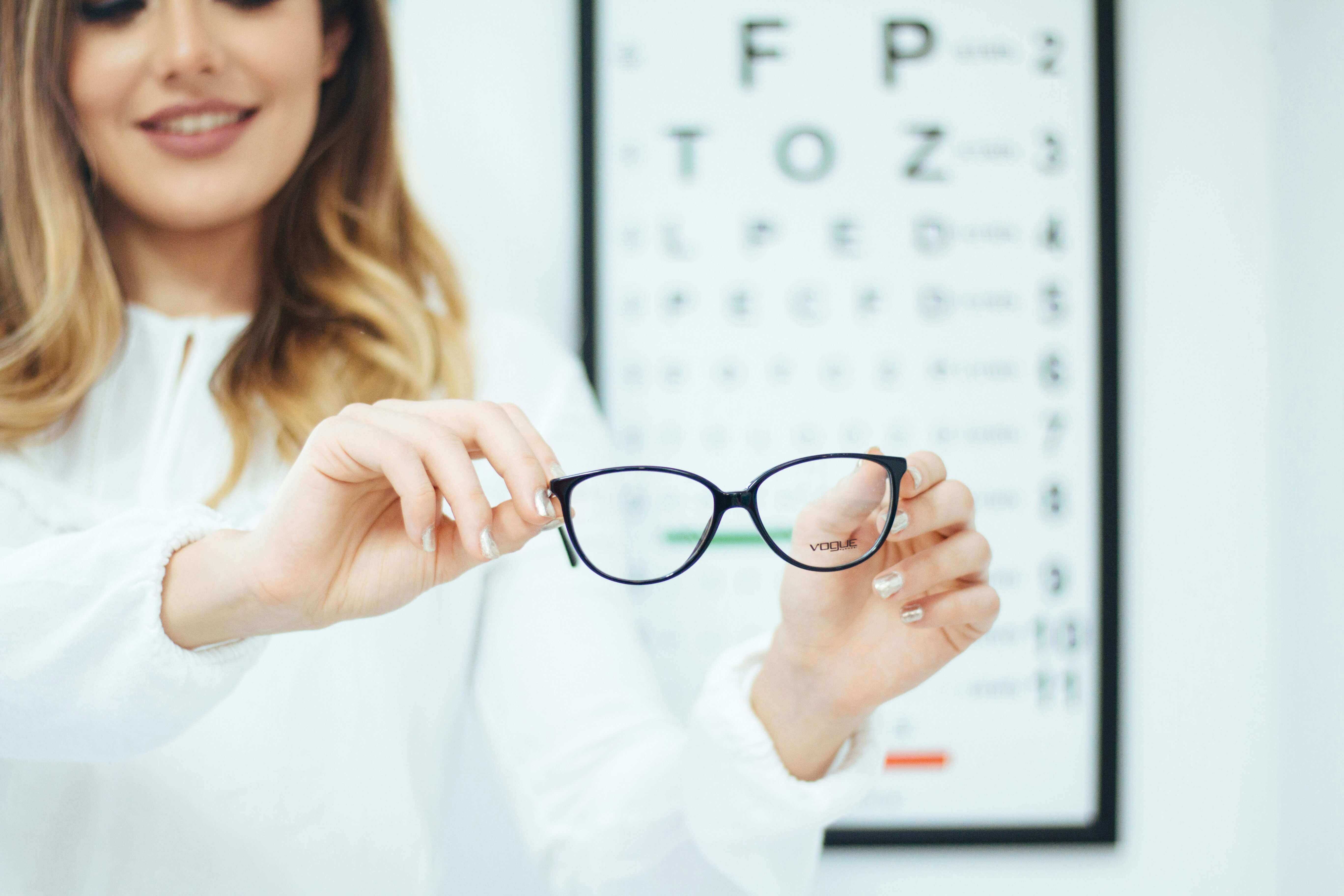 How ANSI Standards for Glasses Are Setting Industry Benchmarks